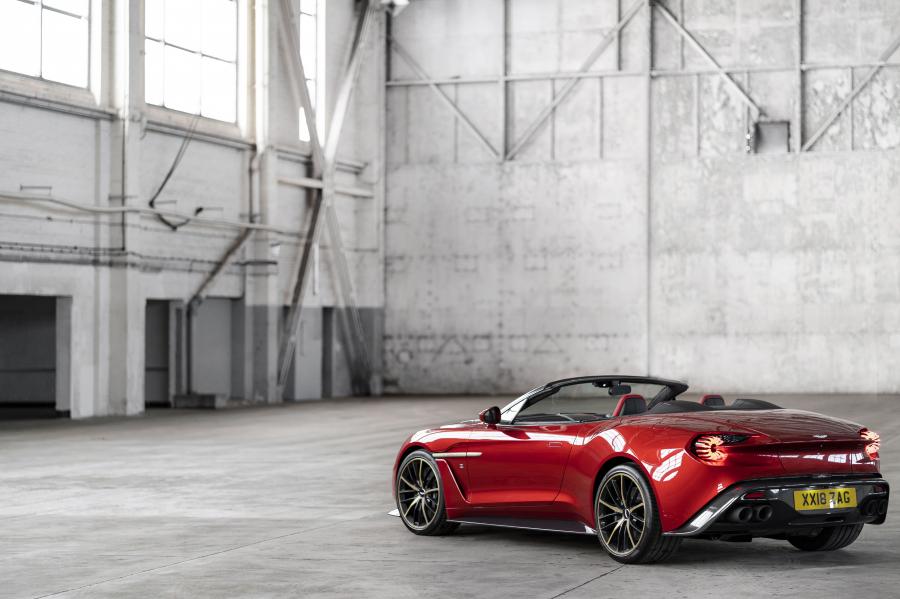 Aston Martin Vanquish Zagato Volante 2017 года  (UK) (фото 27 из 42)